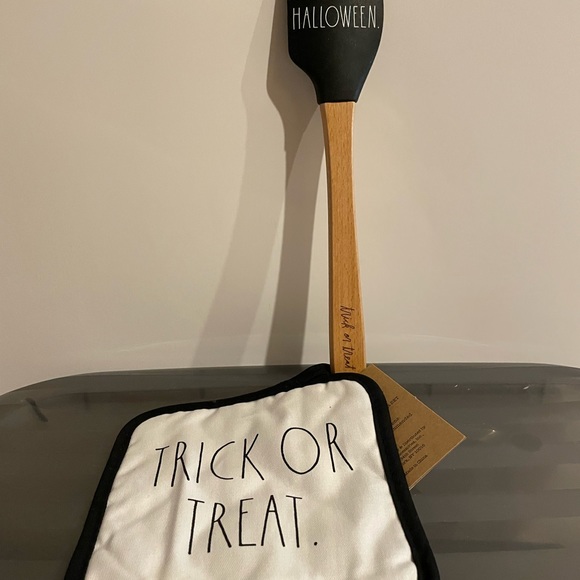 Rae Dunn TRICK OR TREAT Oven Mitt and Spatula BRAND NEW!! - Picture 4 of 4